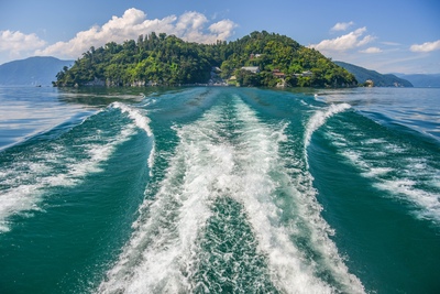 滋賀・竹生島｜琵琶湖に浮かぶパワースポットで神社仏閣めぐり