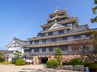 岡山・岡山城｜烏城の天守と後楽園を楽しむ城めぐり