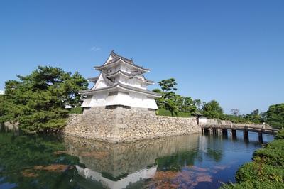 香川・高松城跡 玉藻公園｜海城の石垣と瀬戸内海を望む城跡さんぽ