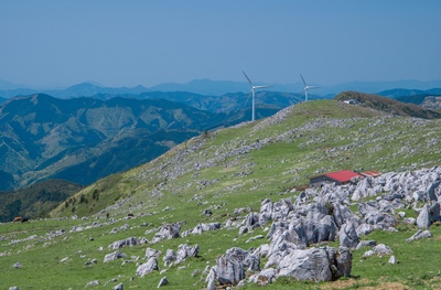 四国カルスト｜天空の草原ドライブと星空観賞を楽しむ高原旅