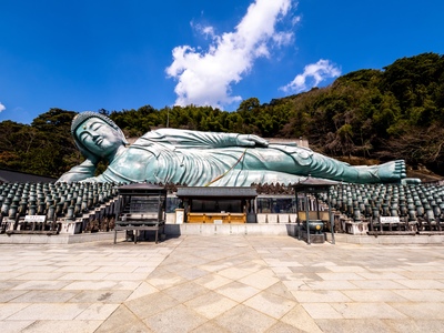 福岡・南蔵院｜世界最大級の涅槃像と自然に包まれた山寺参拝