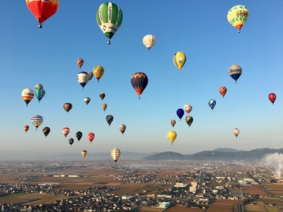 佐賀バルーンフェスタ｜色とりどりの熱気球が空を染める秋のイベント