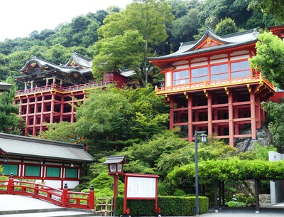 佐賀・祐徳稲荷神社｜朱塗りの社殿と山頂からの絶景を巡る参拝旅