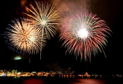 北海道・函館港まつり｜花火・パレード・イカ踊りを満喫する夏の祭典