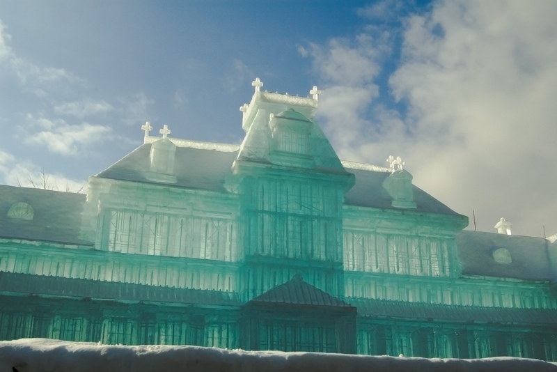 【さっぽろ雪まつり】巨大雪像と幻想的な冬の祭典を楽しむ！