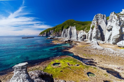 青森・仏ヶ浦｜奇岩とエメラルドグリーンの海が織りなす絶景海岸