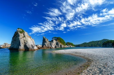 岩手・浄土ヶ浜｜白い岩と青い海が広がる絶景ビーチとアクティビティ