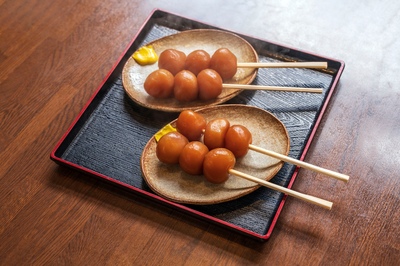 山形名物玉こんにゃく｜食べ歩きに人気の醤油味おでん風おやつ