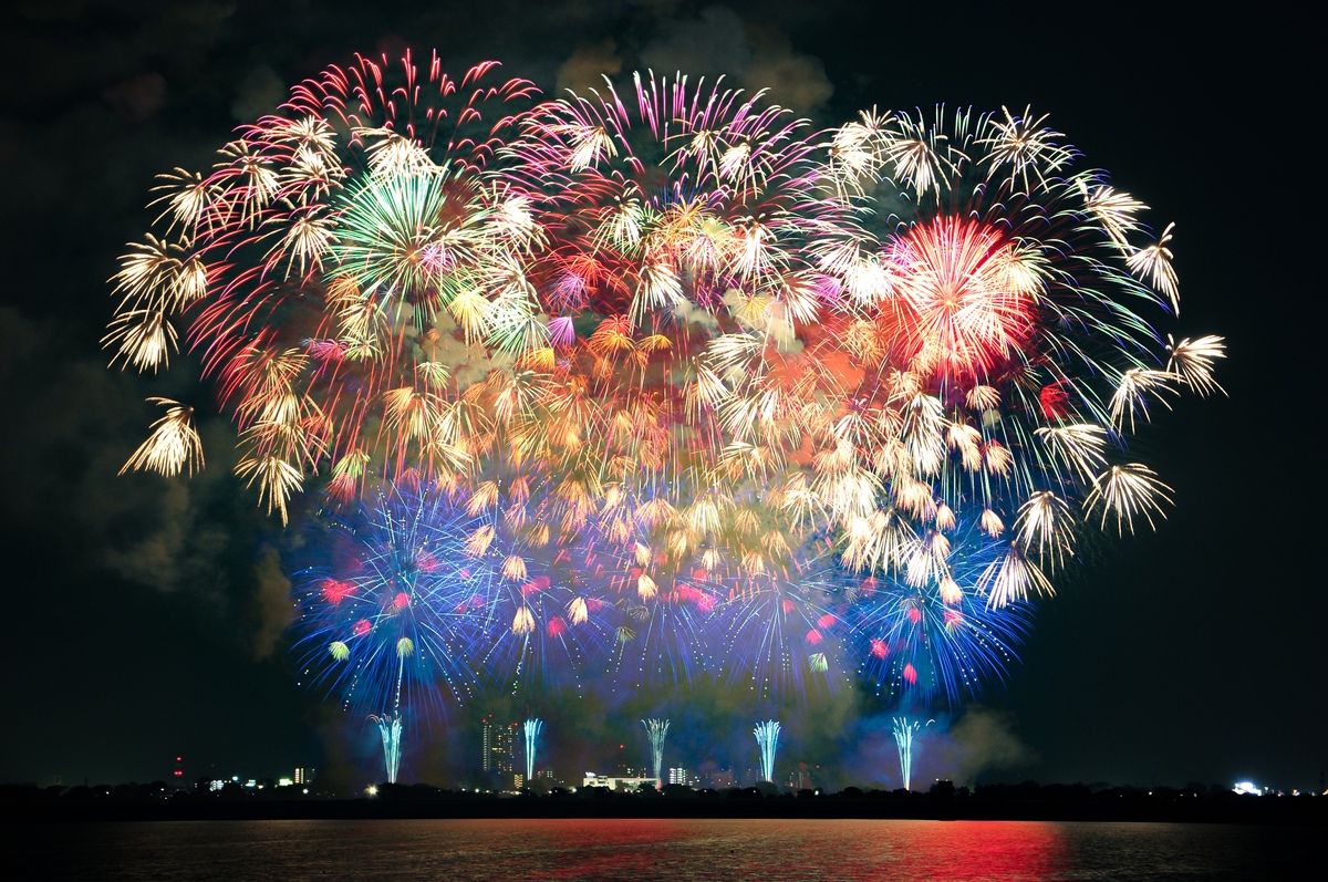 Ibaraki, Koga Fireworks Festival] Enjoy the largest class of fireworks in the Kanto area, the three-large ball and the gorgeous starmine!