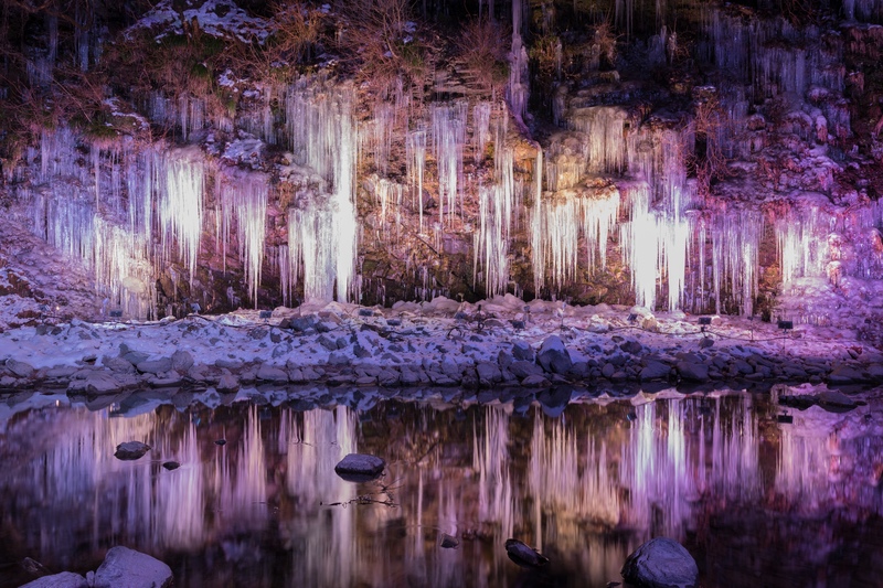 【三十槌の氷柱】幻想的な冬の絶景！埼玉の氷の芸術
