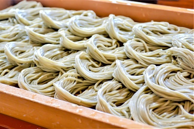 へぎそば（新潟）｜ふのりが生むツルツル食感と名店の選び方