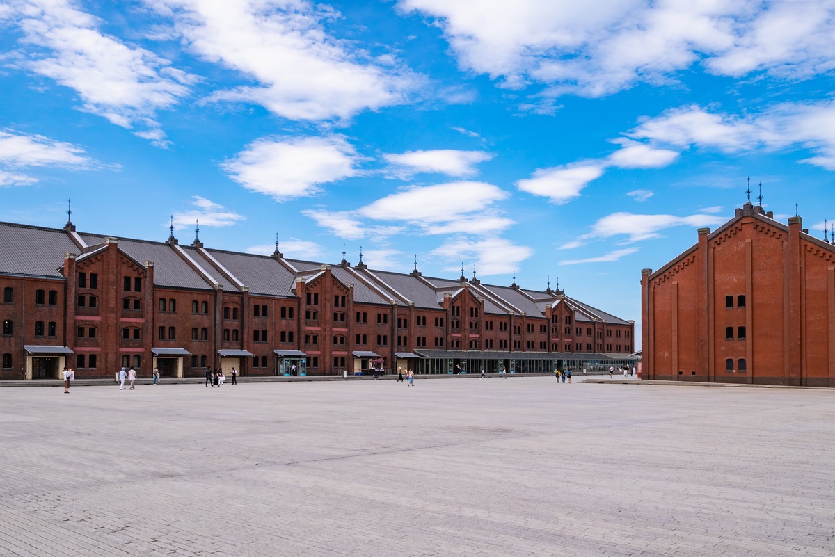 Discover the Charm of Yokohama Red Brick Warehouse! Enjoy History and Stylish Spots