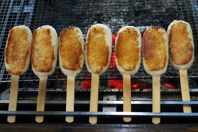 五平餅（岐阜）｜つぶしご飯×甘辛だれの香ばしさ。形・タレ・食べ歩き案内