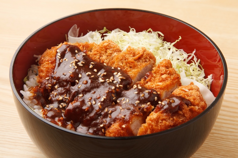 名古屋名物「味噌カツ」— 甘辛ソースが決め手の絶品とんかつ