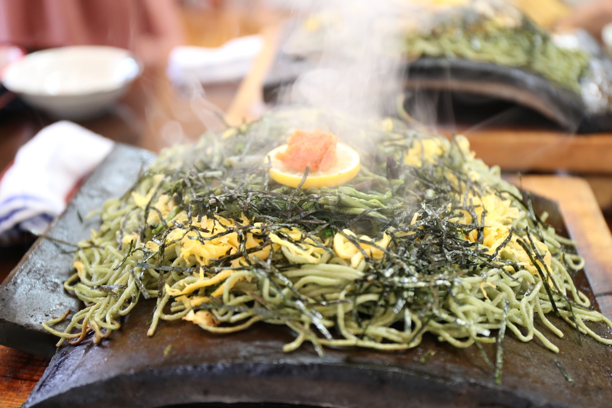 山口名物「瓦荞麦面」！在热腾腾的瓦片上享受绝品荞麦面