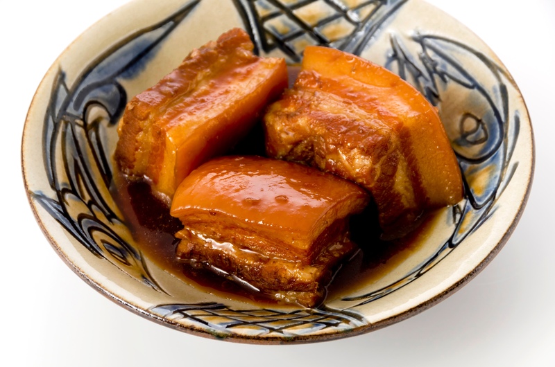 沖縄名物！とろけるラフテーの魅力とおすすめ店