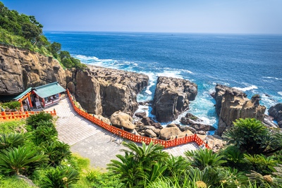 鵜戸神宮（宮崎）｜海食洞窟の神社へ。運玉の投げ方・参拝ルート・アクセス