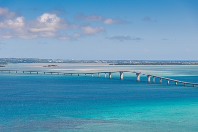 伊良部島｜宮古ブルーの絶景スポット。伊良部大橋ドライブと海遊び