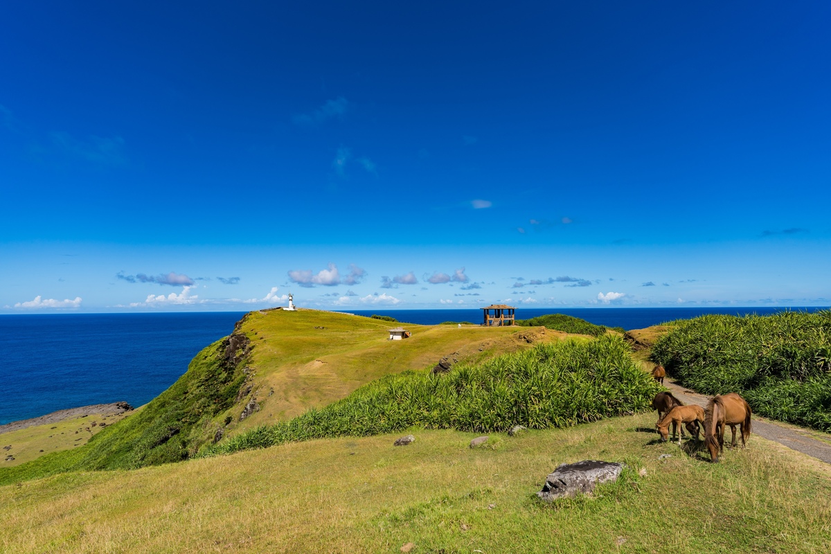 Discover Japan's Westernmost Hidden Gem: Yonaguni Island! Enjoy the Mystical Sea and Breathtaking Scenery