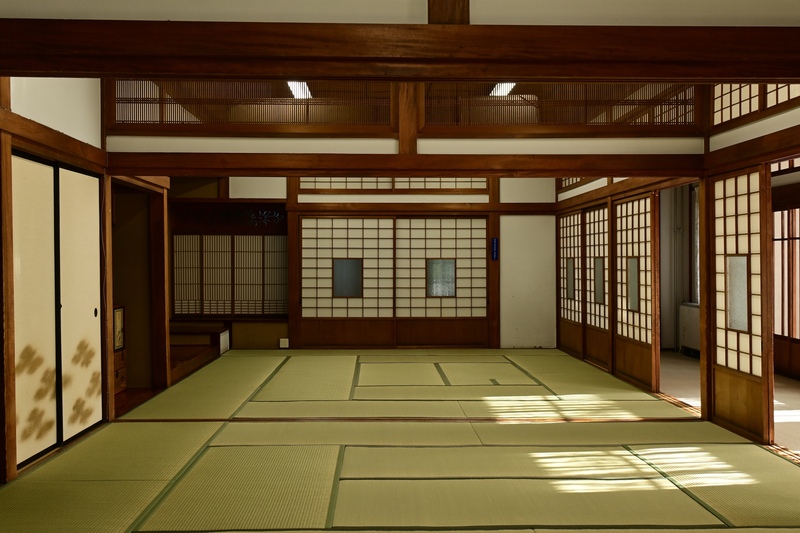 歴史もわかる畳マナーの基本と靴・荷物の注意点