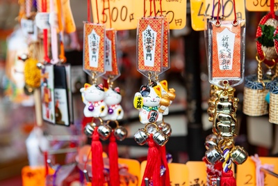 神社・寺院周辺の日本らしいお土産選び