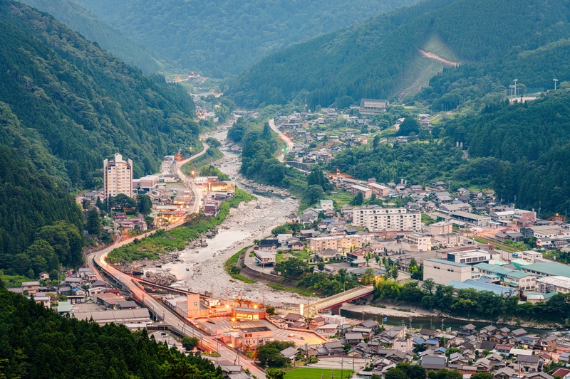 日本三大名泉｜草津・下呂・有馬溫泉泉質與散策攻略