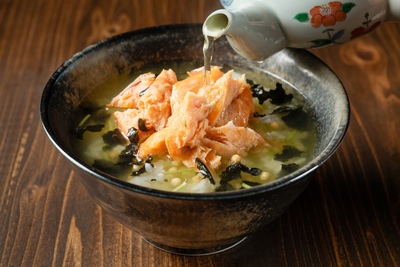 日本の食卓で親しまれるお茶漬け｜種類と味わい方