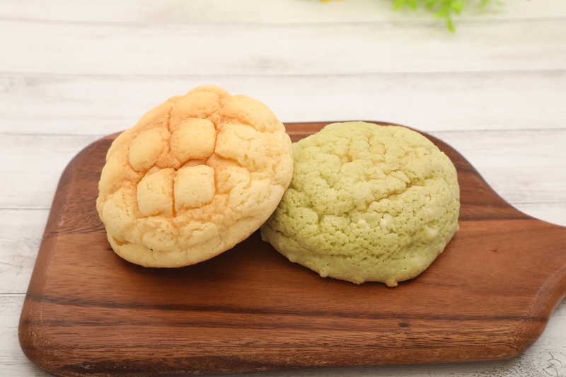 Melon Pan Guide: Choosing & Enjoying Japan's Sweet Bread