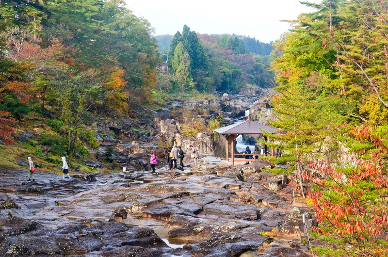 厳美渓の見どころ完全ガイド｜空飛ぶだんごと渓谷散策の楽しみ方
