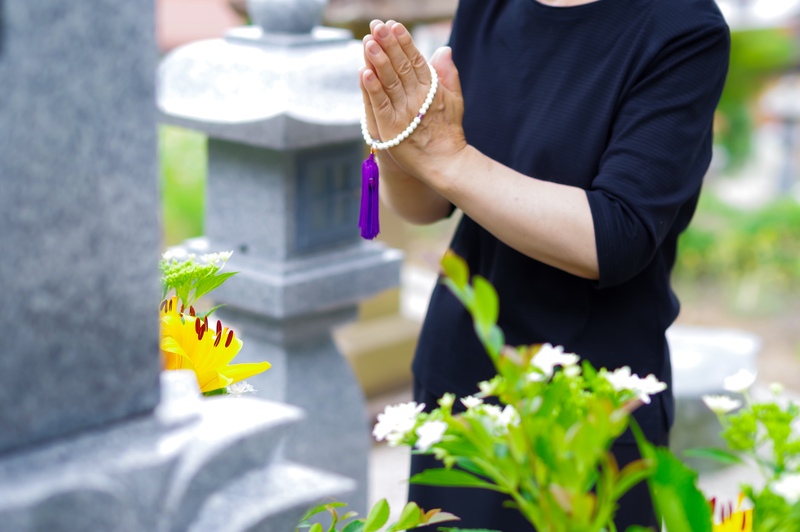 Ohaka Mairi in Japan Guide: Grave Visiting Etiquette