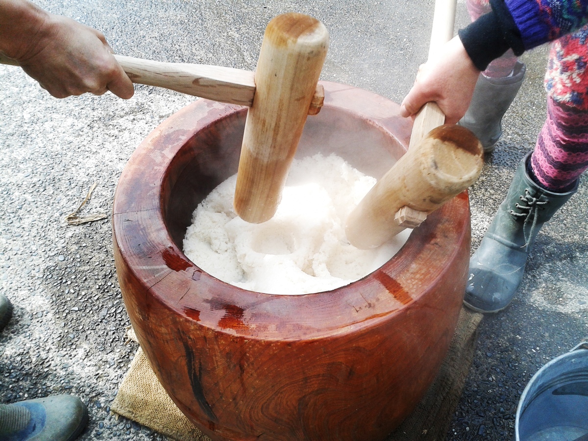 餅つき体験ガイド｜行事としての餅つきと基本の流れ | JeePe - 日本