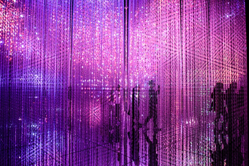 チームラボとは？東京・大阪・京都で楽しむ光と音の没入型アート体験