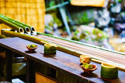 Nagashi Sōmen là gì? Hướng dẫn cách ăn & quy tắc mì trôi tre