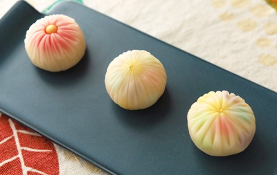 練り切りとは？日本の四季を映す上生菓子の見方と楽しみ方