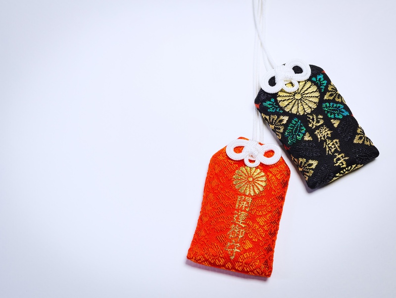 Arti Omamori: Jimat Khas Kuil Jepang & Cara Membawanya