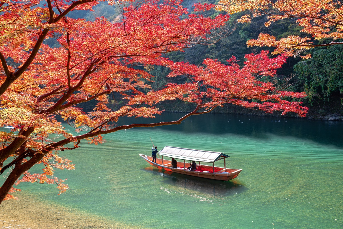 紅葉とともに楽しむ日本らしい秋の景色｜見頃時期と楽しみ方ガイド
