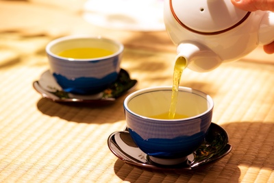 日本の緑茶を楽しむ｜煎茶・抹茶・玉露・ほうじ茶の種類と味わい方