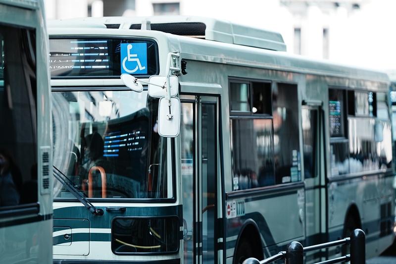 初めての日本旅行でも分かる市バスの乗り方と支払い・車内マナー