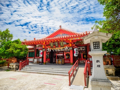 波上宮で海を望む参拝｜那覇で訪れたい琉球八社の歴史ある神社