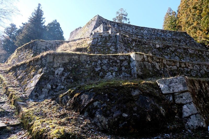 Di tích thành Iwamura: tường đá và phố thành Gifu