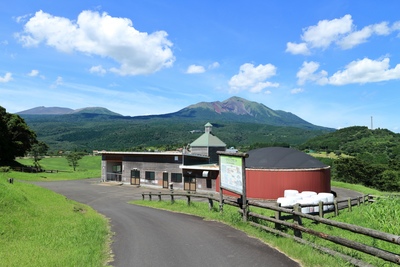 高千穂牧場で動物体験と牧場グルメ、霧島連山の景色を楽しむ旅