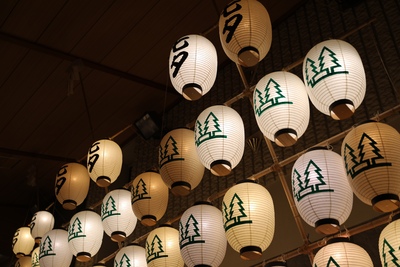 秋田竿燈まつり｜提灯の光と妙技が彩る日本の夏祭り