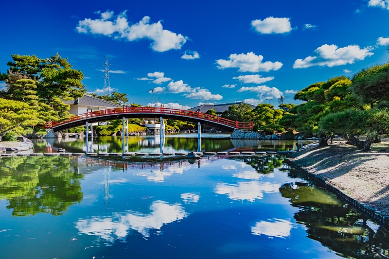 Nakazu Banshoen & Marugame Art Museum: Garden Meets Art