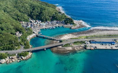 เที่ยวเกาะคาชิวะจิมะ เมืองโอสึกิ โคจิ｜ทะเลใสกับวิธีเดินเที่ยวเกาะ