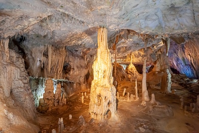 福島・阿武隈洞｜日本屈指の鍾乳洞を歩く絶景探検