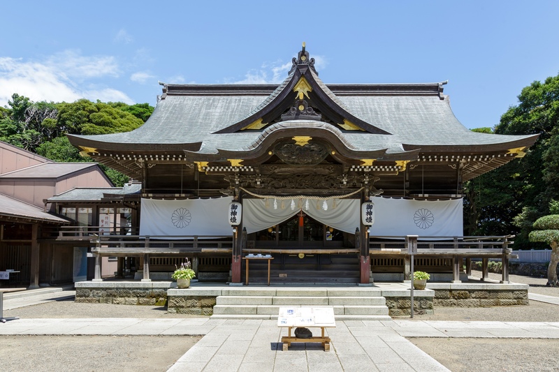 酒列磯前神社｜海を望む鳥居と樹叢の参道を歩く