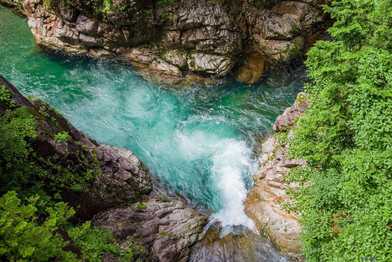 Kaore Gorge Guide: Granite Cliffs, Emerald Stream & Trails