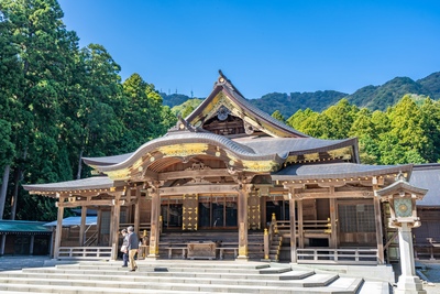 越後一宮・彌彦神社を歩く｜4拍手の作法と弥彦山信仰を知る