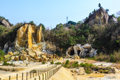 佐賀・泉山磁石場を歩く｜有田焼400年を支えた陶石採掘跡の見どころ