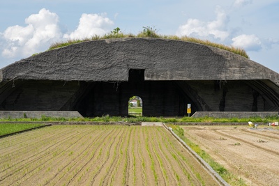 前浜掩体群を歩く｜田園に残る7基の格納庫と戦争遺跡を考える